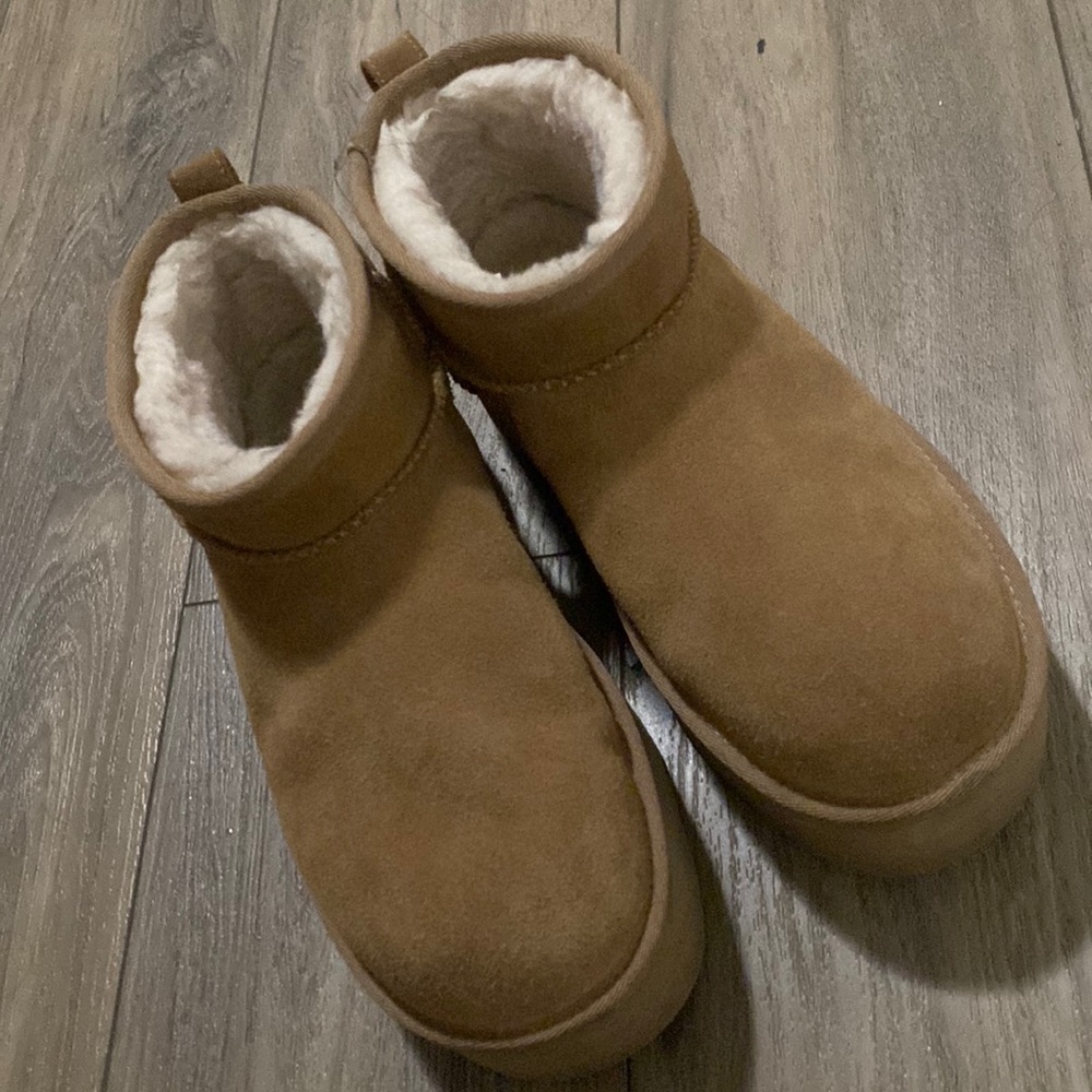 Platform mini uggs